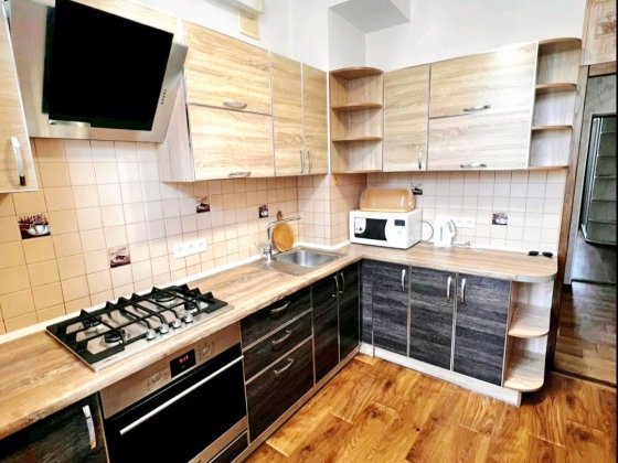 Полтава. Центр сталінка 2ком 15000тис 2поверх .
2/5 поверх 
Центральн Полтава