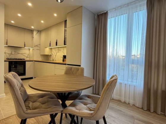 Будинок з підземним паркінгом напроти парку кухня студія і спальня Тернополь