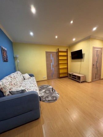 Оренда просторої 2 кімнатної квартири в новобудові - фото 1