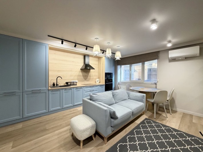 Оренда 2-кімнатної квартири + кухня-студія в центрі - фото 1