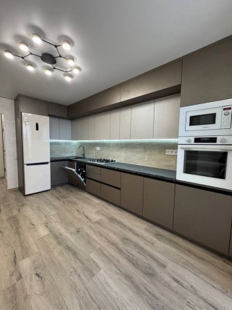 Оренда 1 км квартири з великою гардеробною Бам - фото 1