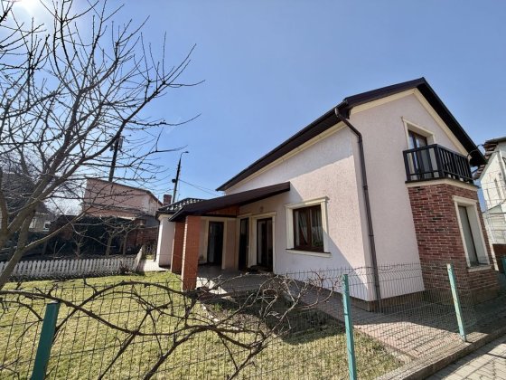 Оренда 1 кімнатної квартири в будинку з власним двориком | Кошового Черновцы