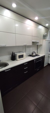 Терміново здається 3 км квартира Скальда (Комарова), вільна, ключі! - фото 1