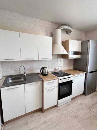 Світла та дуже тепла квартира в зручному розташуванні - фото 1