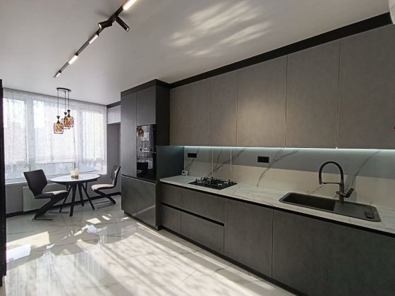 Будинокз підземним паркінгом уцентрі поблизу парку Тернополь