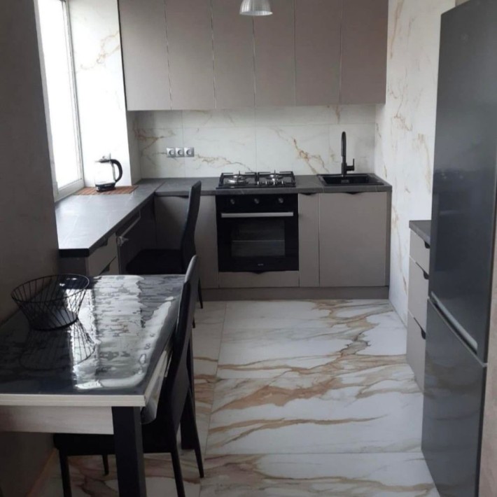 Центр Гагаріна  5 велика 3 -х кімнатна квартира - фото 1