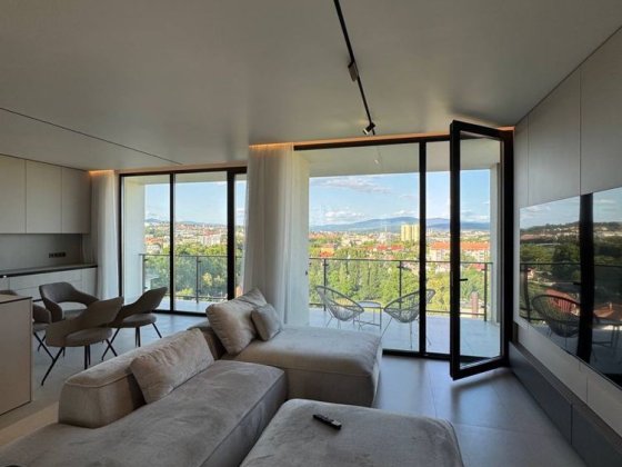 Нова велика дизайнерська квартира жк Будапешт Ужгород