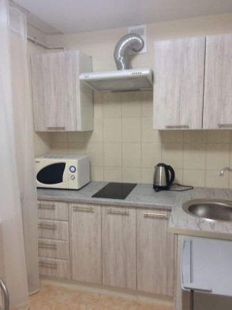 Центр Чорновола 2 б парковка у дворі - фото 1