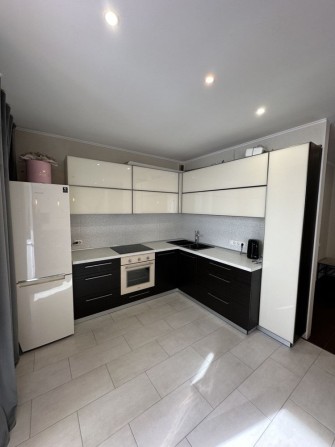 Оренда 1-но кімн.кв студія Митниця, вул. Жужоми 5 - фото 1