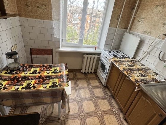 Здам 2к ПРОСПЕКТ незалежності, зуп. Спорттовари Черновцы