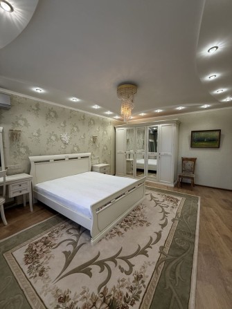 Оренда 4-кімнатної квартири з інвертором в центрі міста - фото 1