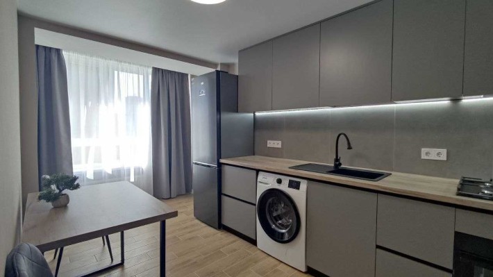 Оренда укомплектованої квартири з ремонтом в центрі, Соборна площа - фото 1