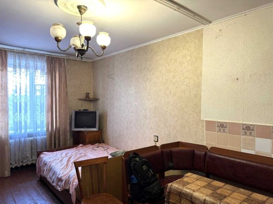 1 кімн. кв. в гуртожитку з меблями та технікою за 6000грн+ світло.
