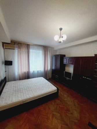 Сдам 2 к.квартиру, центр, ул.Академика Филатова 1/22, метро Лыбидская - фото 1