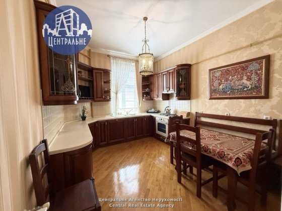 Оренда 3-кімнатної квартири в Центрі міста Черновцы