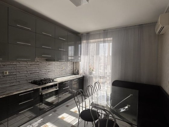 Оренда  Здається 3 кімнатна квартира Черновцы