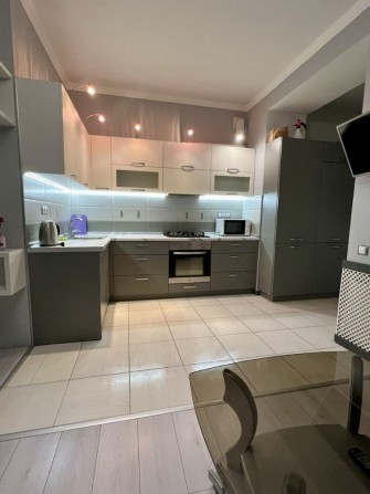 Оренда 1+1  метро Палаці Украіна Киів від власника - фото 1