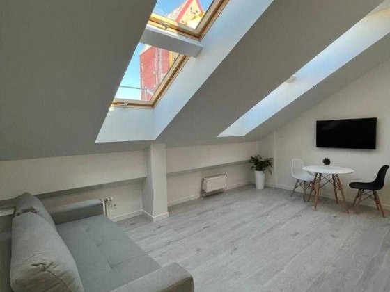 Оренда мансардної 1-кім квартири з ТЕРАСОЮ 46 м2 в ЖК Комфорт Таун Киев