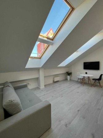 Оренда мансардної 1-кім квартири з ТЕРАСОЮ 46 м2 в ЖК Комфорт Таун - фото 1