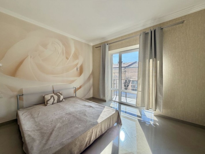 Оренда 2-кімнатної квартири в центрі міста, дешеві комунальні послуги - фото 1