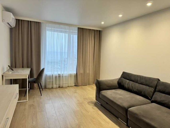 Оренда 2к квартири на Митниці з видом на р. Дніпро - фото 1