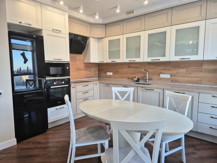 Оренда 2к.к-ра 80,2м2 Варшавський/Варшавский.Євроремонт.Генератор - фото 1