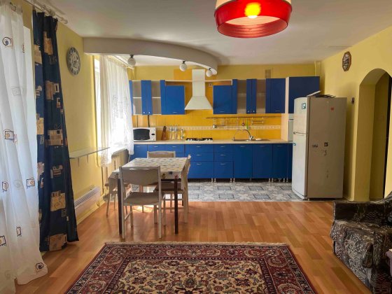 YVОренда  простороі 2 - і квартири в районі ТЦ Голлівуду ваш комфорт Чернигов