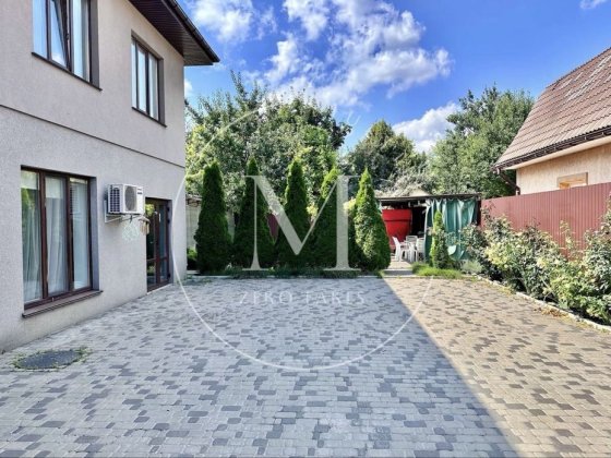 Автономний клубний будинок Соломʼянка Оренда 4к паркінг+двір 3 спальні Киев