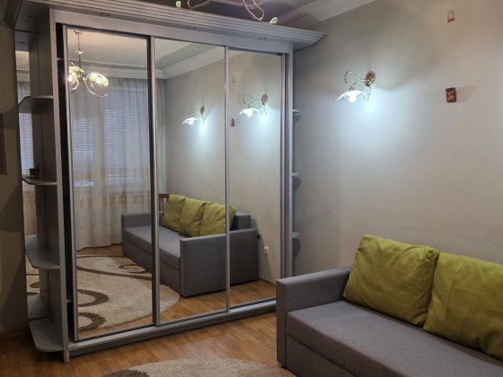 Здається  1-кімн./2 пов. в самому Центрі! Черновцы