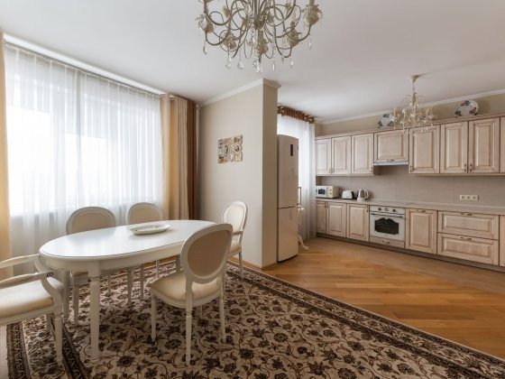 Полку Азов 8 (Малиновського) 3-кімнатна квартира Киев