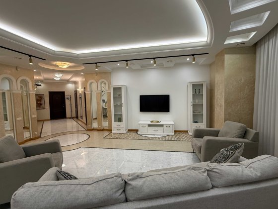 Довготривала оренда 4к квартири на вул. Старонаводницька 13, Печерськ Киев