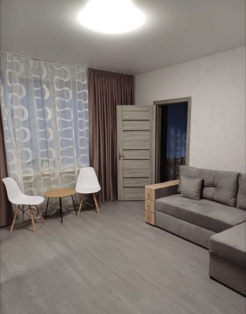 Сдаётся 2 к. квартира в центре. - фото 1