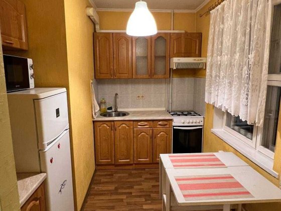 Оренда 1- кімнатної квартири метро Харківська Киев