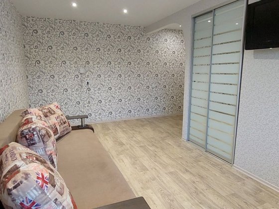 Сдам 1-но кімнатну крвартиру  на Курчатова 2а .