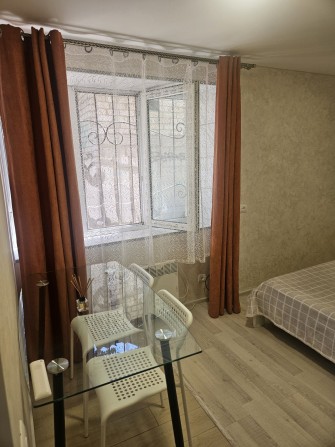 Сдаю 1к квартиоу в центре с евроремонтом,,можно  на  короткий  срок - фото 1