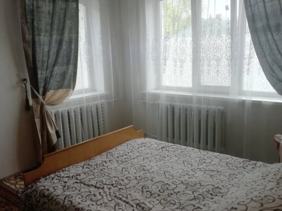 Здається 2-х кімната, можна на короткий термін.5 спальних місць. Житомир