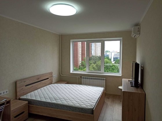 1-к метро Деміївська Киев