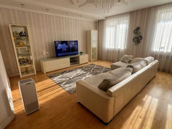 СВІТЛО Є ЗАВЖДИ. Здається  4-кімнатна квартира від власника. Київ