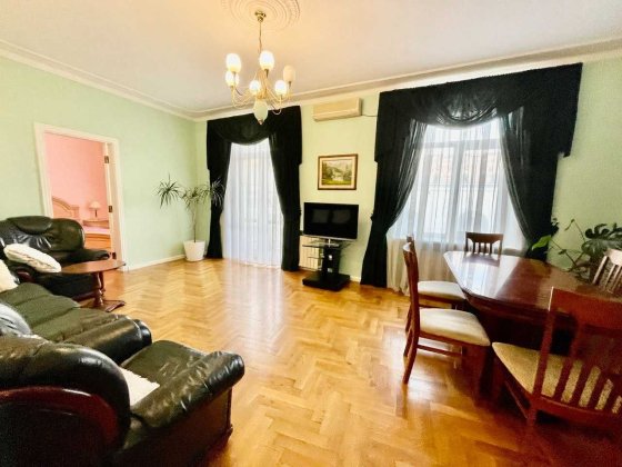 без % Оренда Б. Хмельницького 9б.  Ліфт. Золоті Ворота, Театральна Киев