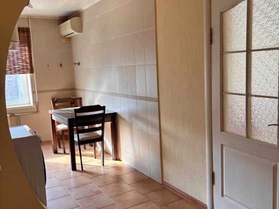 Здам в оренду довгостроково 2 - к. на проспекті Шухевича, біла озера Київ