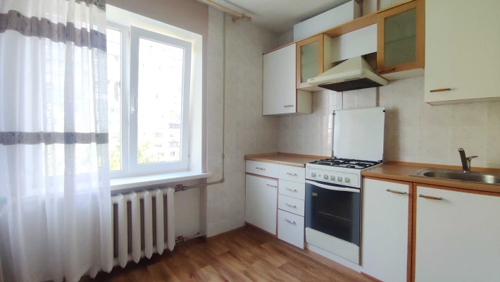 Здам в оренду простору затишну 1-к кв-ру  Новокримська / Поля / Тітова - фото 1