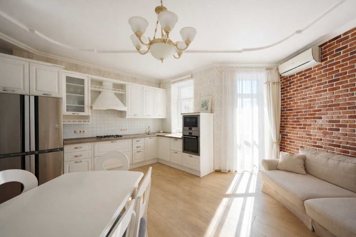 КВАРТИРА в ЦЕНТРІ з терасою + ПАРКОМІСЦЕ в підземному паркінгу - фото 1