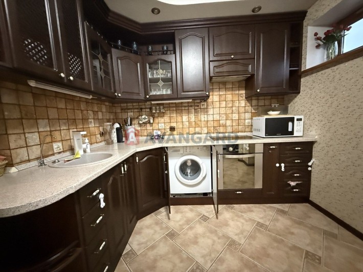 Здам в оренду простору 3-кімнатну квартиру, проспект Миру, 11 - фото 1