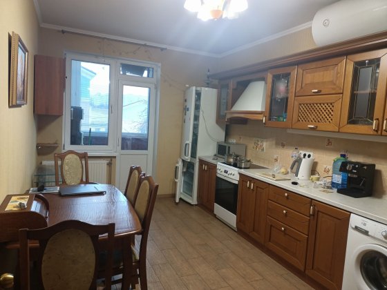 Оренда 2-х кім. квартири, вул. Козацька, 114, 4/9п., є генератор Киев