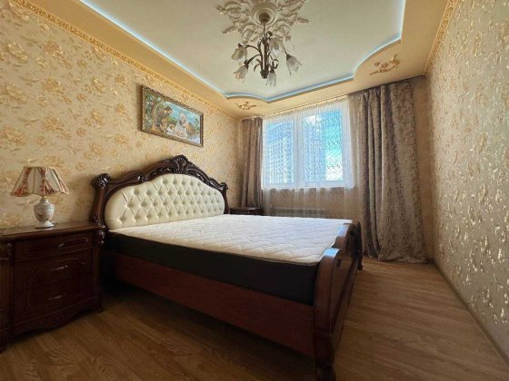 терміново здам 3-кімнатну з ремонотом і меблями Урлівська 23б Київ