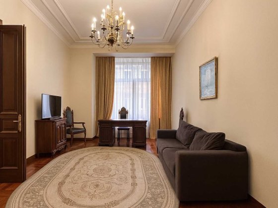 Оренда 3-кімнатної квартири з терасою в історичному центрі Львова Львов