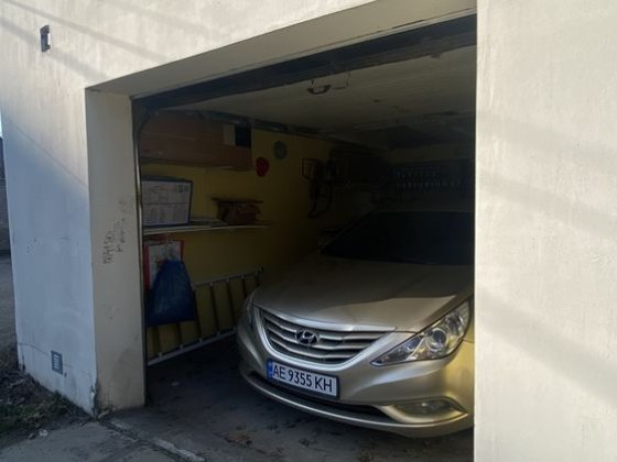 Гараж, ромині двори . Центр міста. Самар