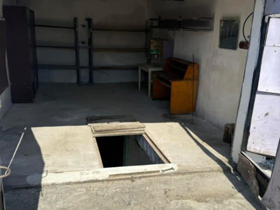 Гараж з цегли, з підвалом Сарны