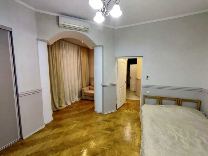 Пропонується в довготривалу оренду квартира в історичному центрі міста - фото 1