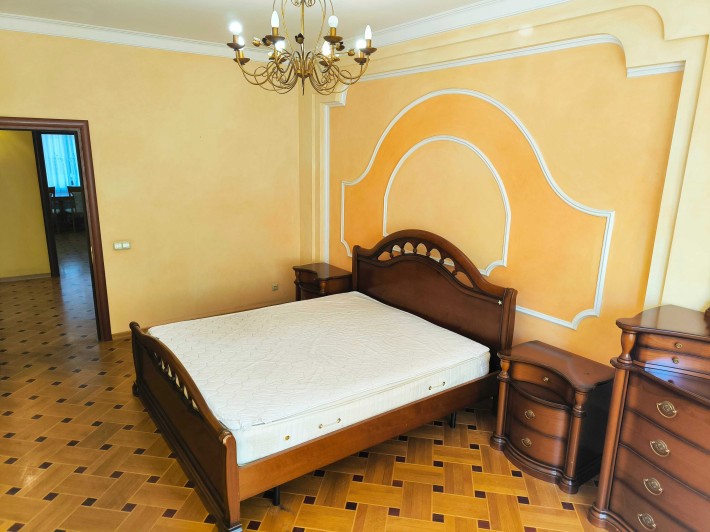 Трикімнатна ЕЛЕКТРИКА 24/7 вул. Жилянська 30а Без комісії. - фото 1